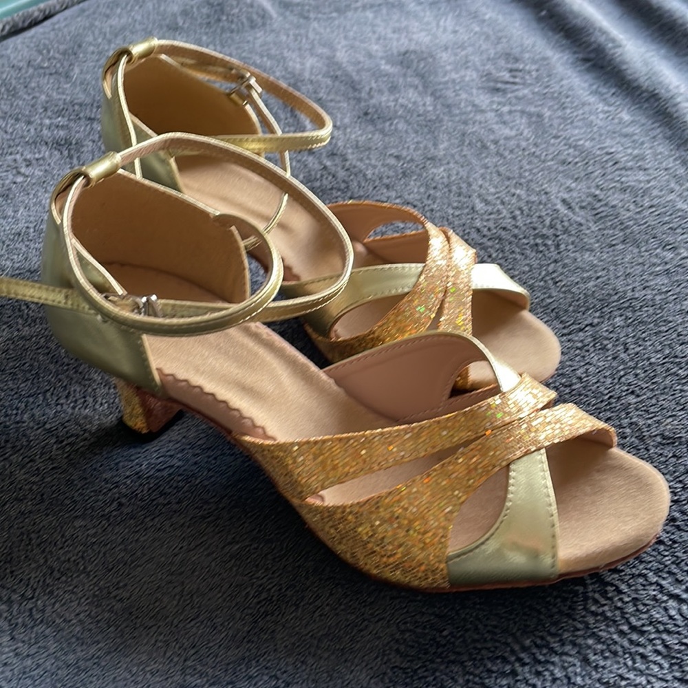Gold heels, size 8.5, never worn